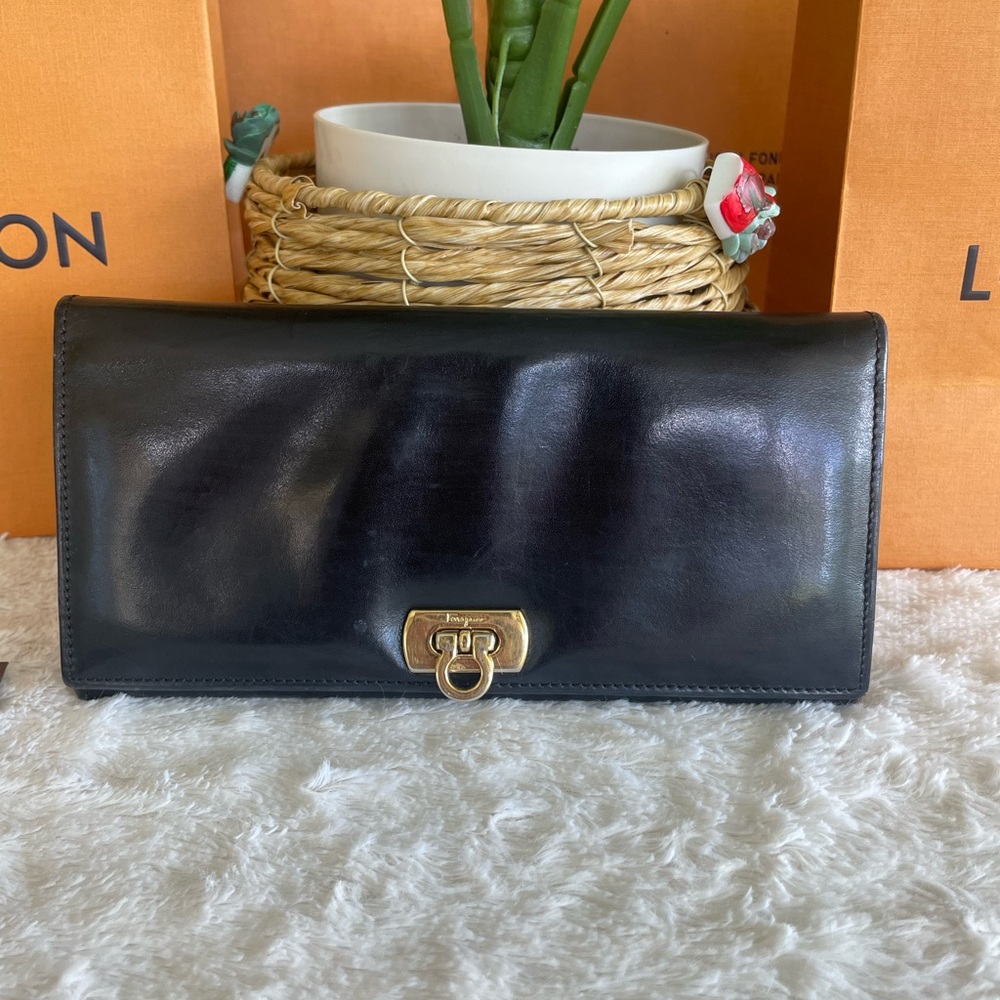 Ferregamo long wallet